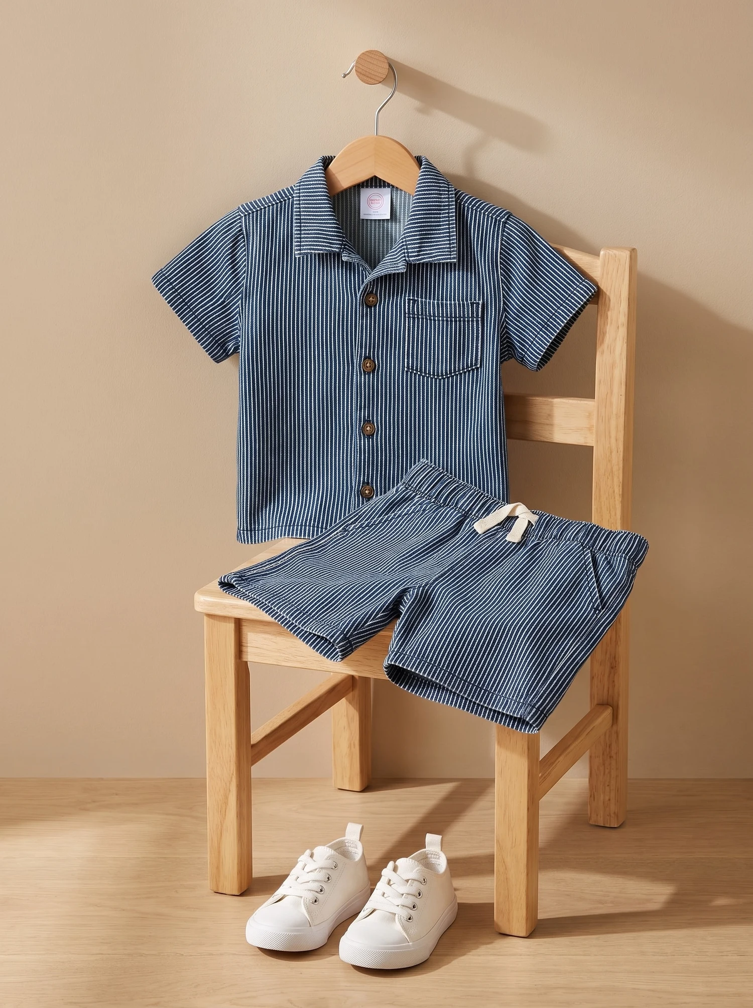 Conjunto de camisa y short de rayas