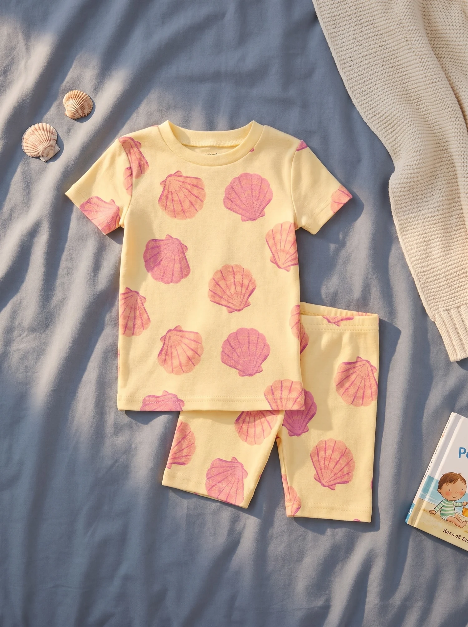 Pijama amarilla de conchas